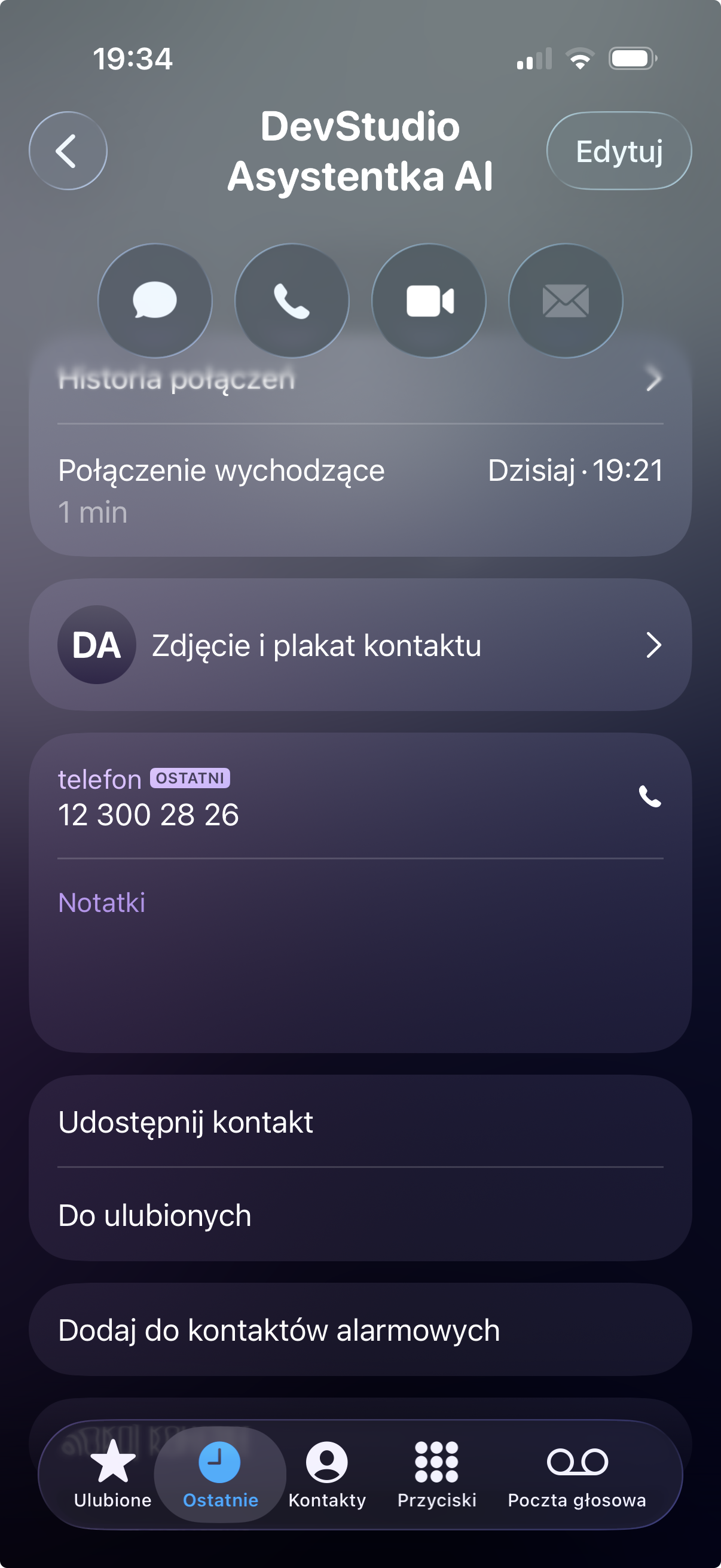 Ekran połączenia z cyfrową asystentką DevStudio AI